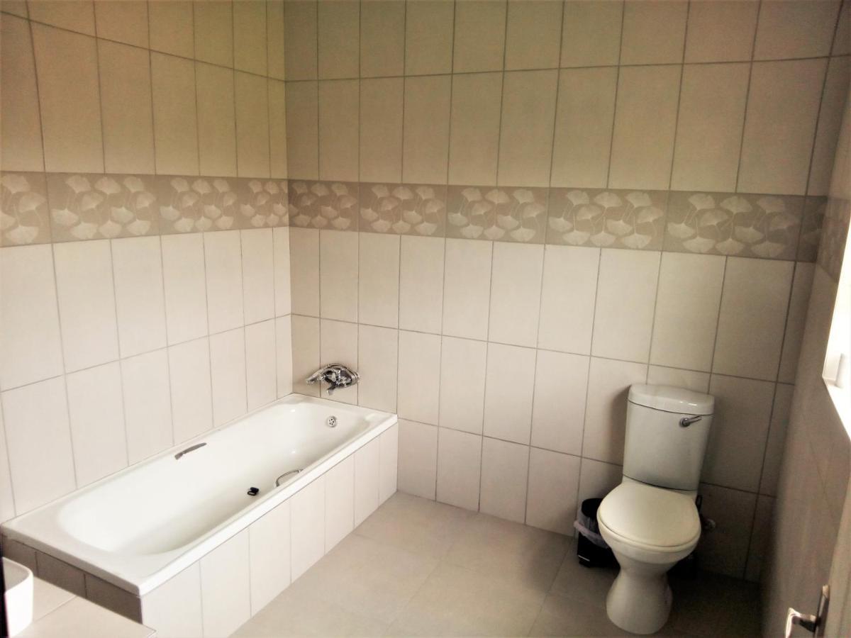 Bed and Breakfast Afrikawisa At O.R. Tambo International Airport Kempton Park Pokój zdjęcie