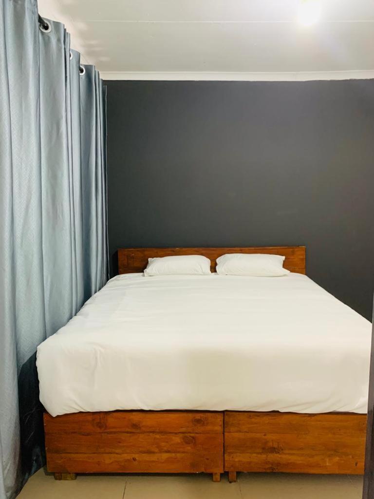 Bed and Breakfast Afrikawisa At O.R. Tambo International Airport Kempton Park Zewnętrze zdjęcie