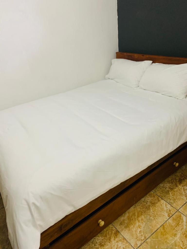 Bed and Breakfast Afrikawisa At O.R. Tambo International Airport Kempton Park Zewnętrze zdjęcie