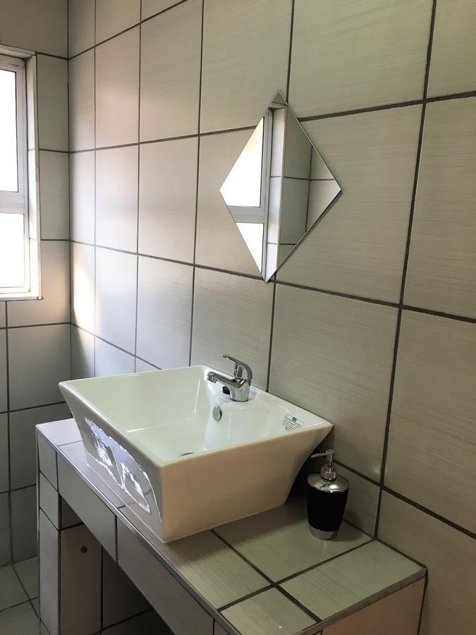 Bed and Breakfast Afrikawisa At O.R. Tambo International Airport Kempton Park Zewnętrze zdjęcie