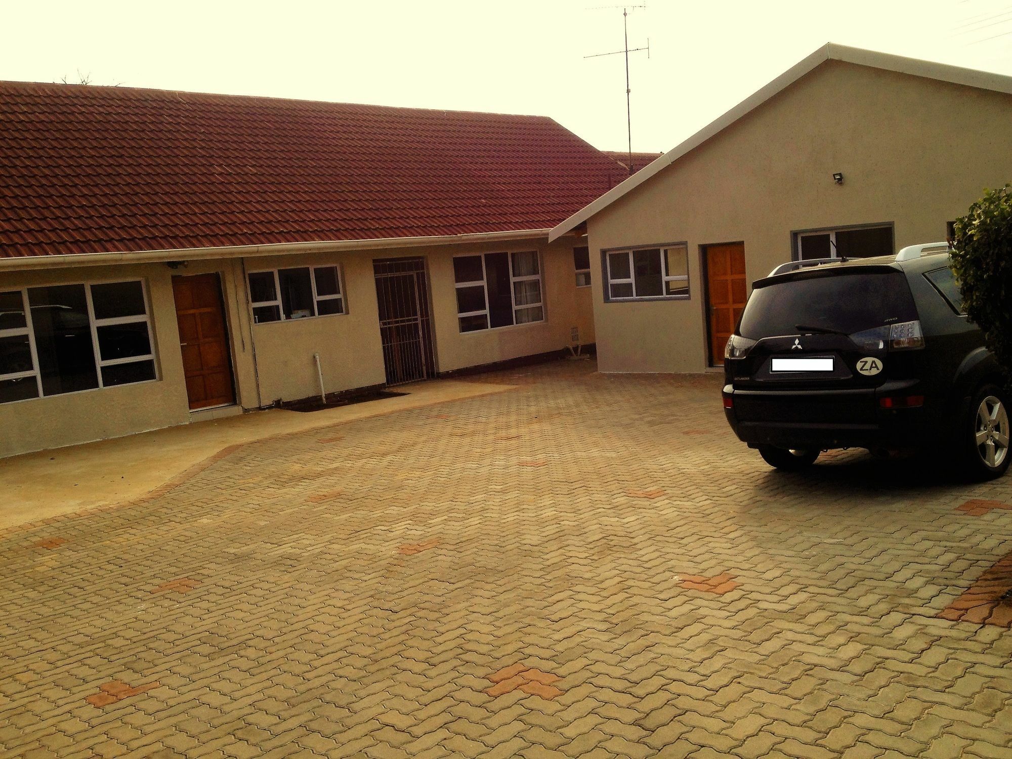 Bed and Breakfast Afrikawisa At O.R. Tambo International Airport Kempton Park Zewnętrze zdjęcie